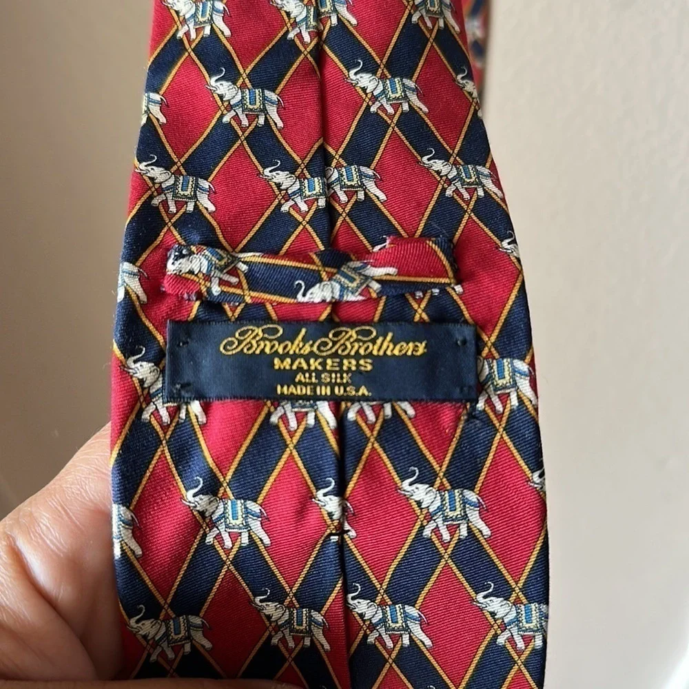 BROOKS BROTHERS Silk Elephant Neck Tie